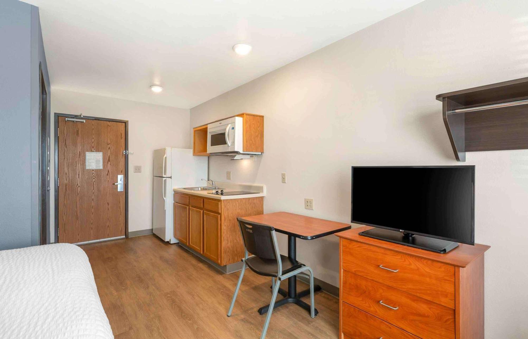 Extended Stay America Select Suites - Cleveland - Avon Exteriör bild